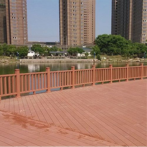 洛阳木塑压花地板施工|洛阳庭院和户外景观中，户外公园、栈道、广场等推荐使用