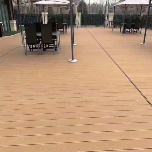 洛阳户外共挤木塑地板施工|木塑地板材料被广泛应用于洛阳园林景观、地板、护拦、花箱等场地