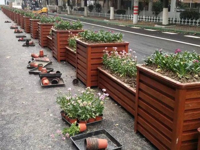 洛阳塑木护栏花箱怎么突然间风靡城市的大街小巷？
